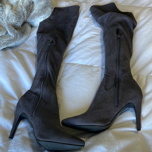 Le Chateau Gray Faux Suede Over the Knee Boots with Stiletto Heel Size 38 - Picture 6 of 16